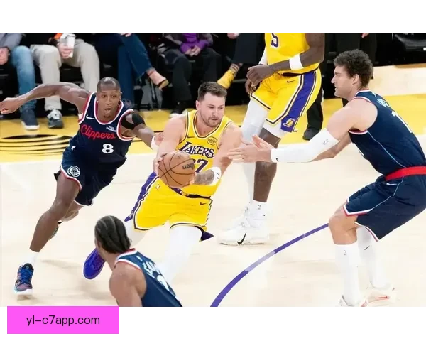 湖人全员健康战快船东契奇复出